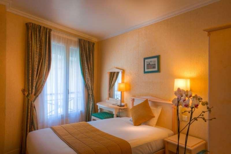 Hotel Louvre Sainte Anne Париж Стая снимка