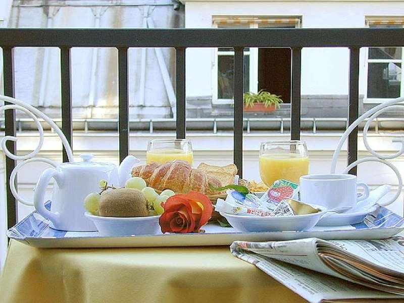 Hotel Louvre Sainte Anne Париж Стая снимка