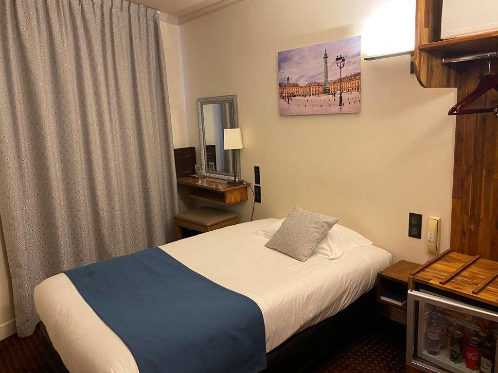 Hotel Louvre Sainte Anne Париж Стая снимка