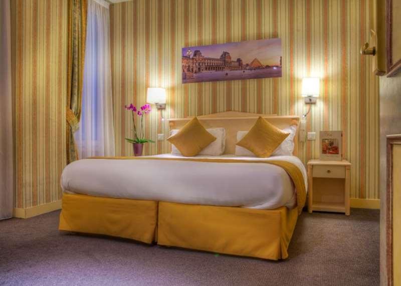 Hotel Louvre Sainte Anne Париж Стая снимка