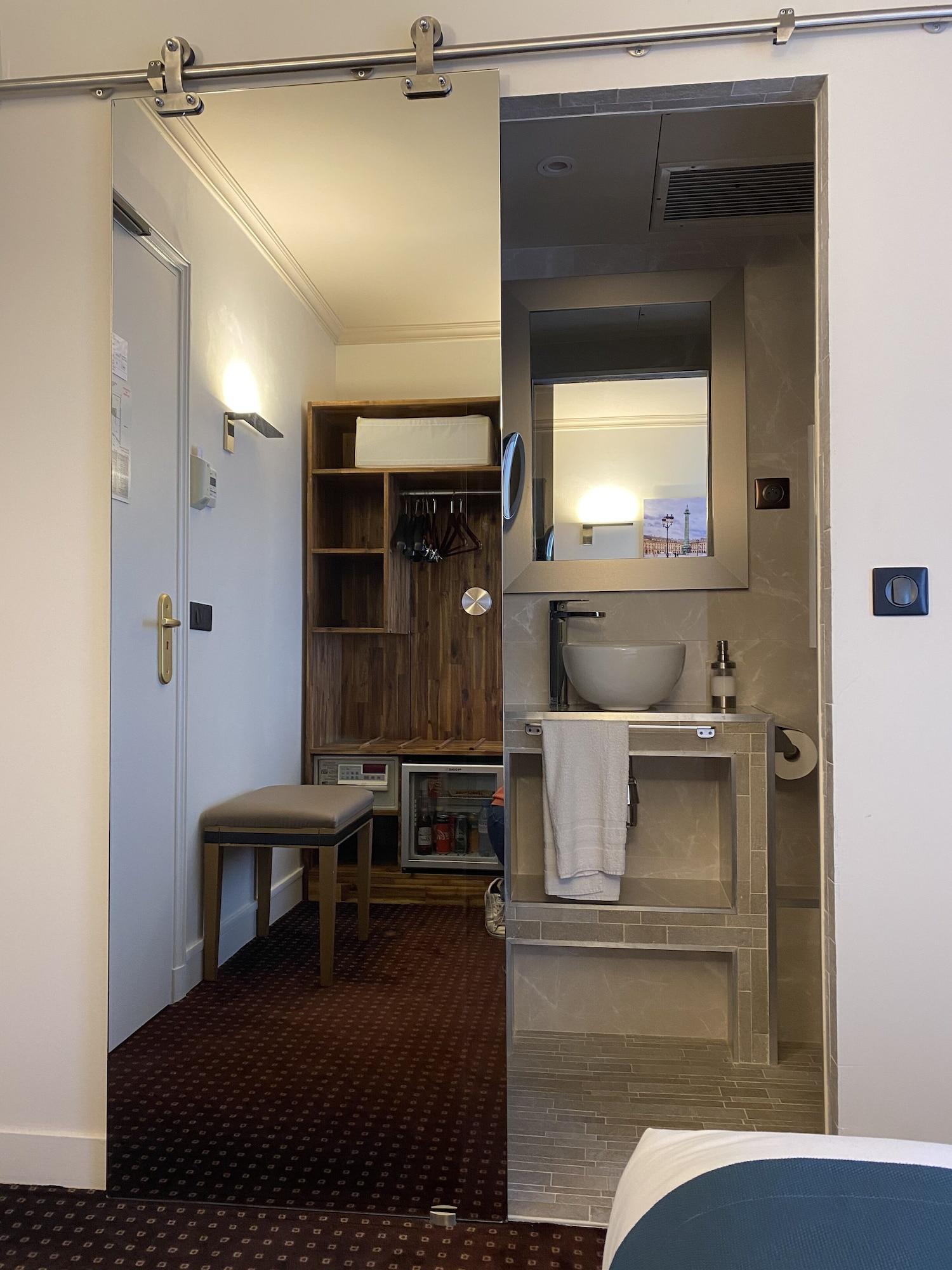 Hotel Louvre Sainte Anne Париж Екстериор снимка