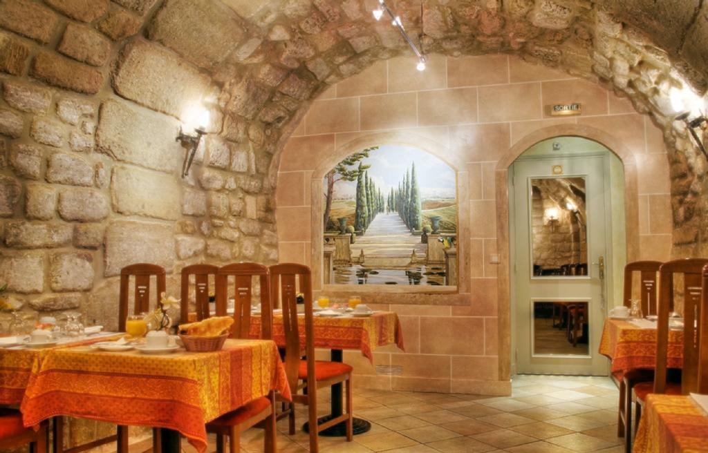 Hotel Louvre Sainte Anne Париж Ресторант снимка